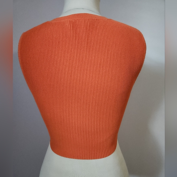 SOLD - Ribbed Crop Top - Picture 3 of 3